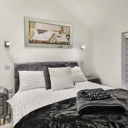 Luxury 3 X Double Bed Location Scarborough