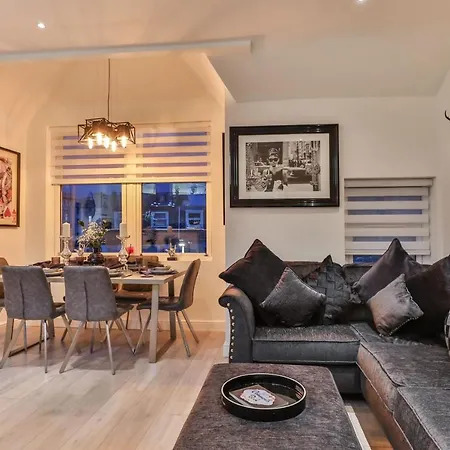 Luxury 3 X Double Bed Location Apartment *